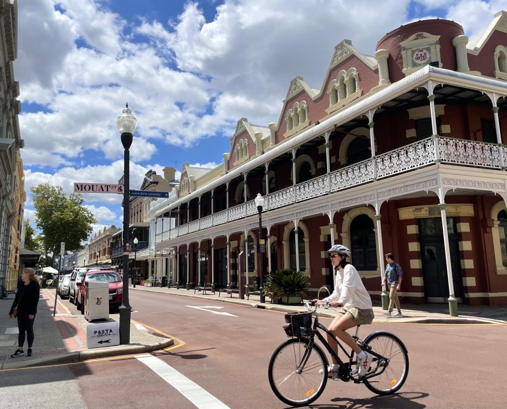 High Street, West End