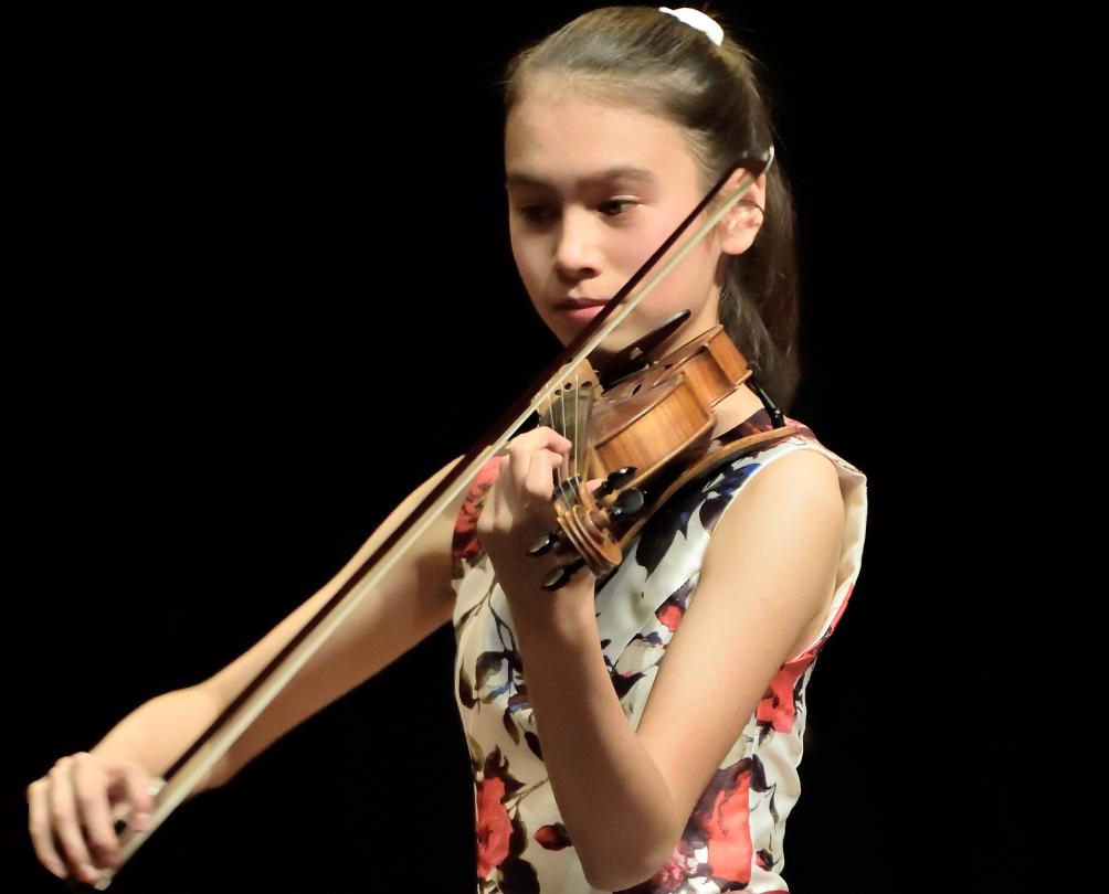 Ellie Malonzo playing violin