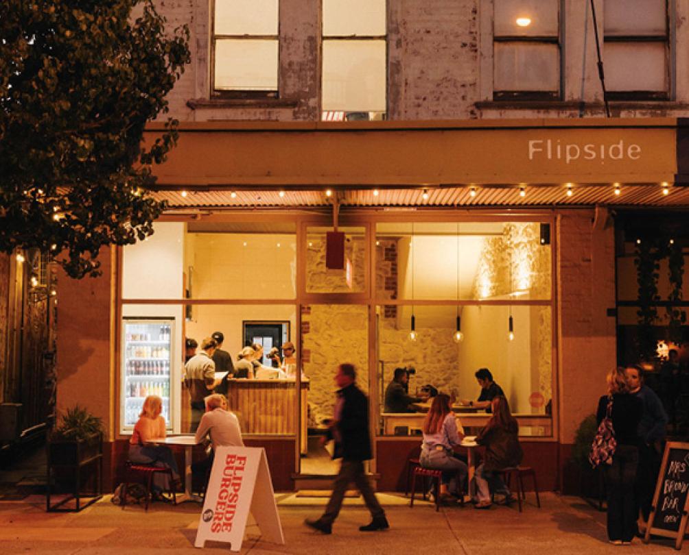 the outside view of a restaurant at night