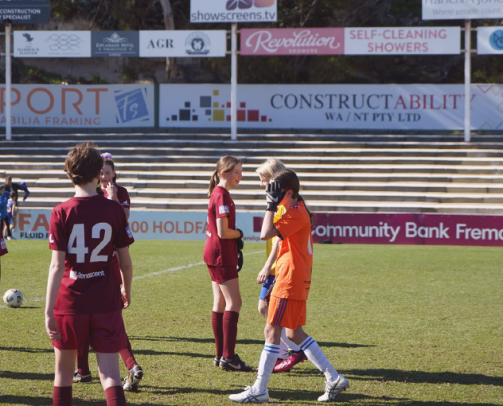 players on the field at the Fremantle Oval 